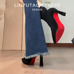 尖头防水台高跟短靴女显瘦2025新款秋冬黑色绒面红底粗跟弹力靴子