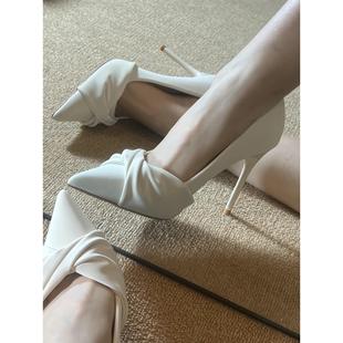 御姐风褶皱米白色高跟鞋女气质高级感尖头礼服细跟不累脚工作单鞋