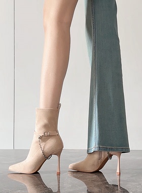 迪丽米迪 气质裸杏色高跟弹力瘦瘦靴女秋冬款尖头细跟短靴女新款