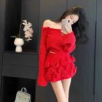 2025新款设计感辣妹一字肩修身上衣小众紧身花朵包臀短裙时尚套装