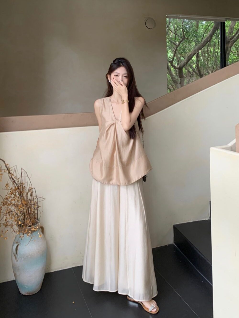 松弛感两面穿v领衬衫+杏色裙裤女2024年夏季新款设计感时尚套装潮