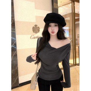 V领露肩长袖T恤女冬修身内搭短款气质韩系小众打底衫上衣