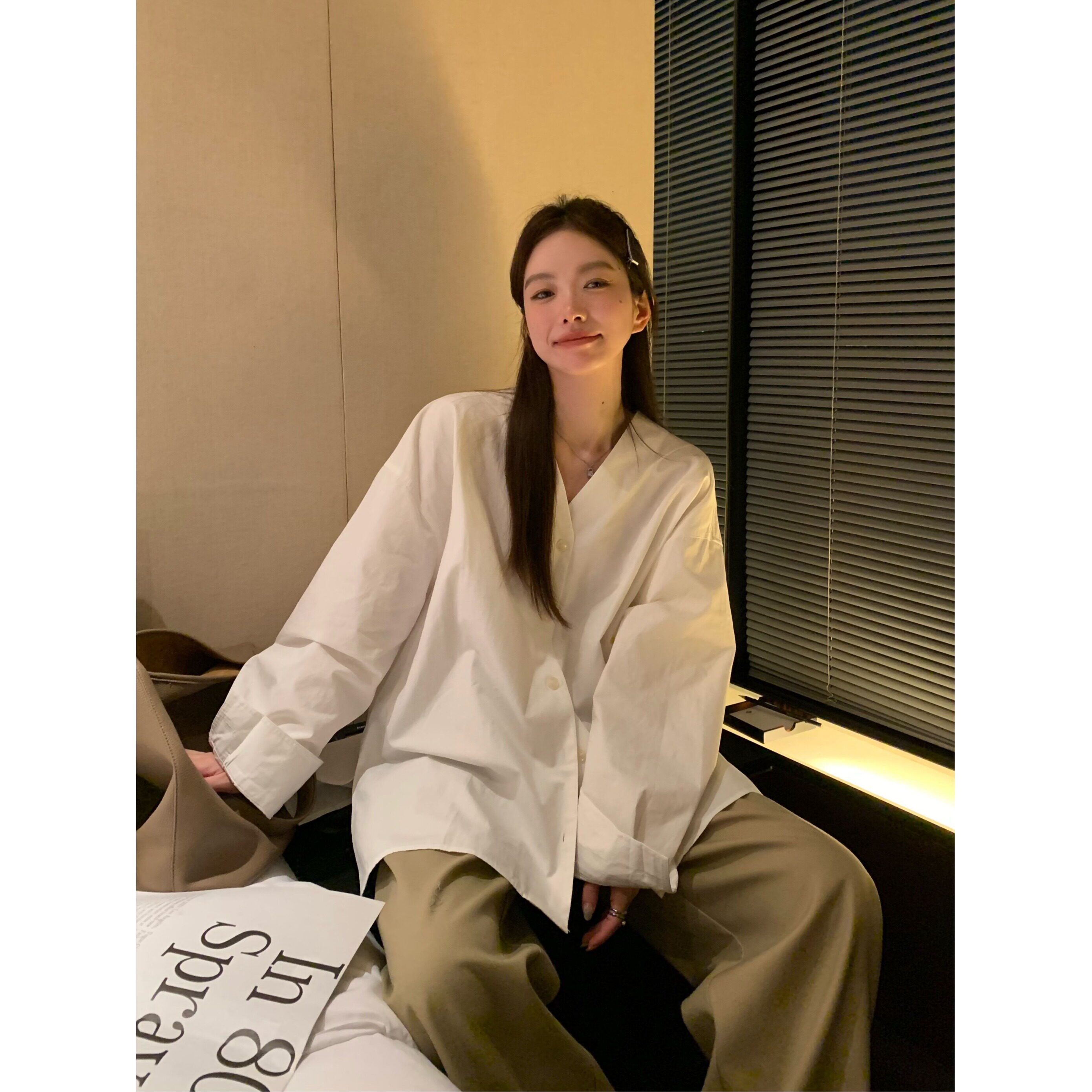2025早秋慵懒风V领长袖衬衫女装秋季设计感小众宽松显瘦休闲上衣