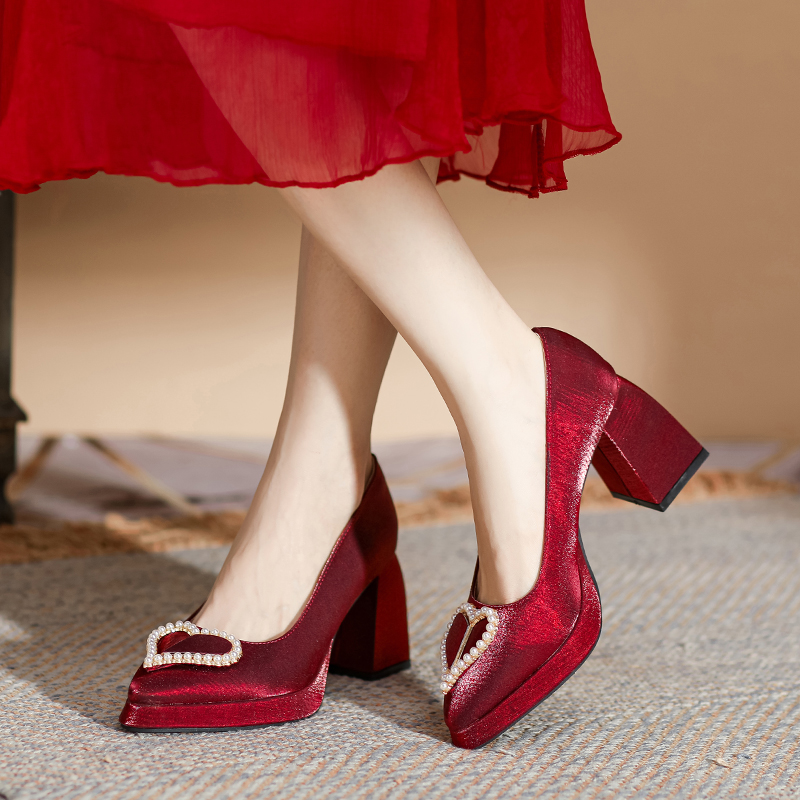 气质爱心扣红色高跟鞋女粗跟婚鞋