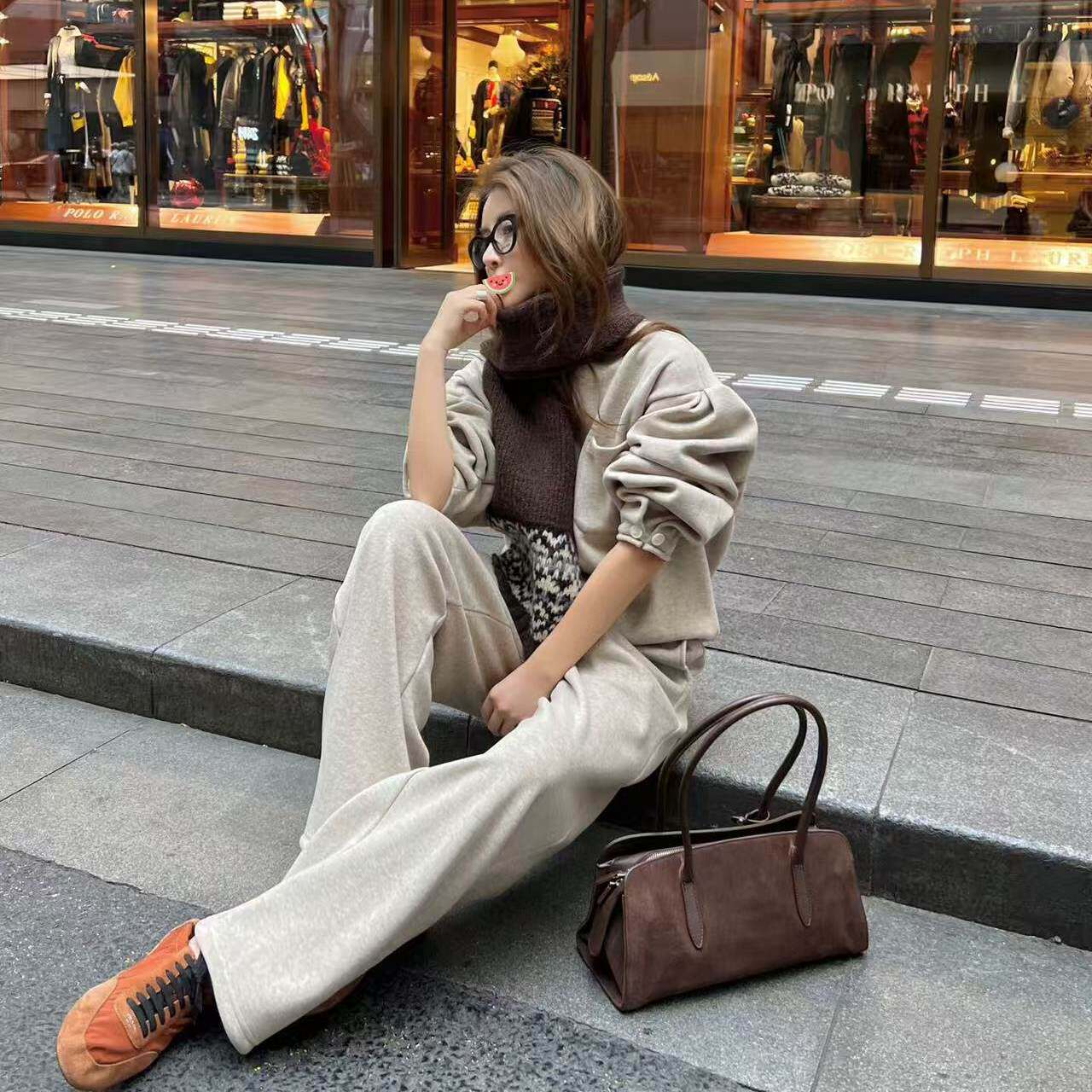 好漂亮卫衣休闲裤搭配围巾三件套女2025年冬季新款套装宽松休闲潮