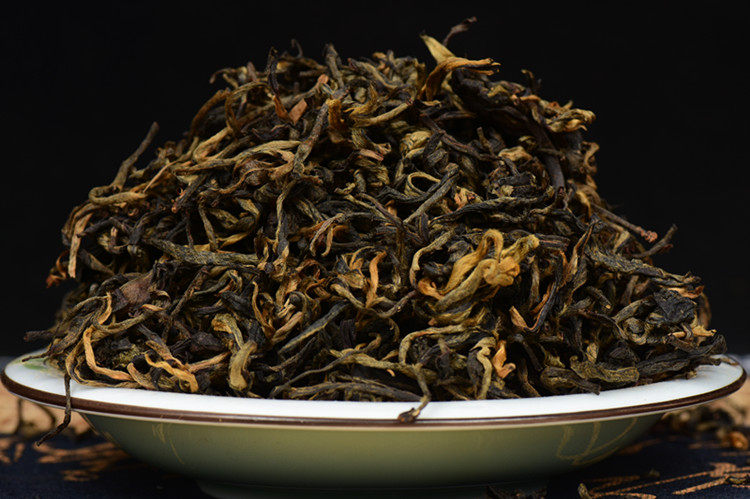 2018年的凤庆古树晒红头春茶凤庆滇红茶蜜香250克古树散装茶包邮