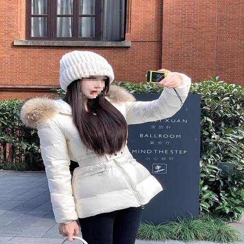 巧儿 柏林纪事 可拆卸貉子毛腰带收腰白鸭绒连帽羽绒服外套