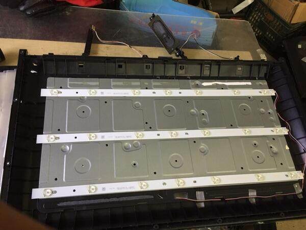 适用乐华LED32C810S灯条屏LVW320CSDX E10 V1 32HR331M07A4 V1