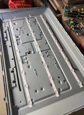 适用海信H43E3A电视背光灯条CRH-BT43S13030090384FREV1.1 9灯