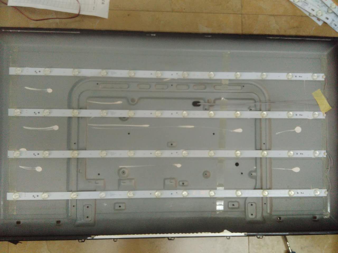 海尔LE40B510X灯条单条价12灯LED40D12-03(B)