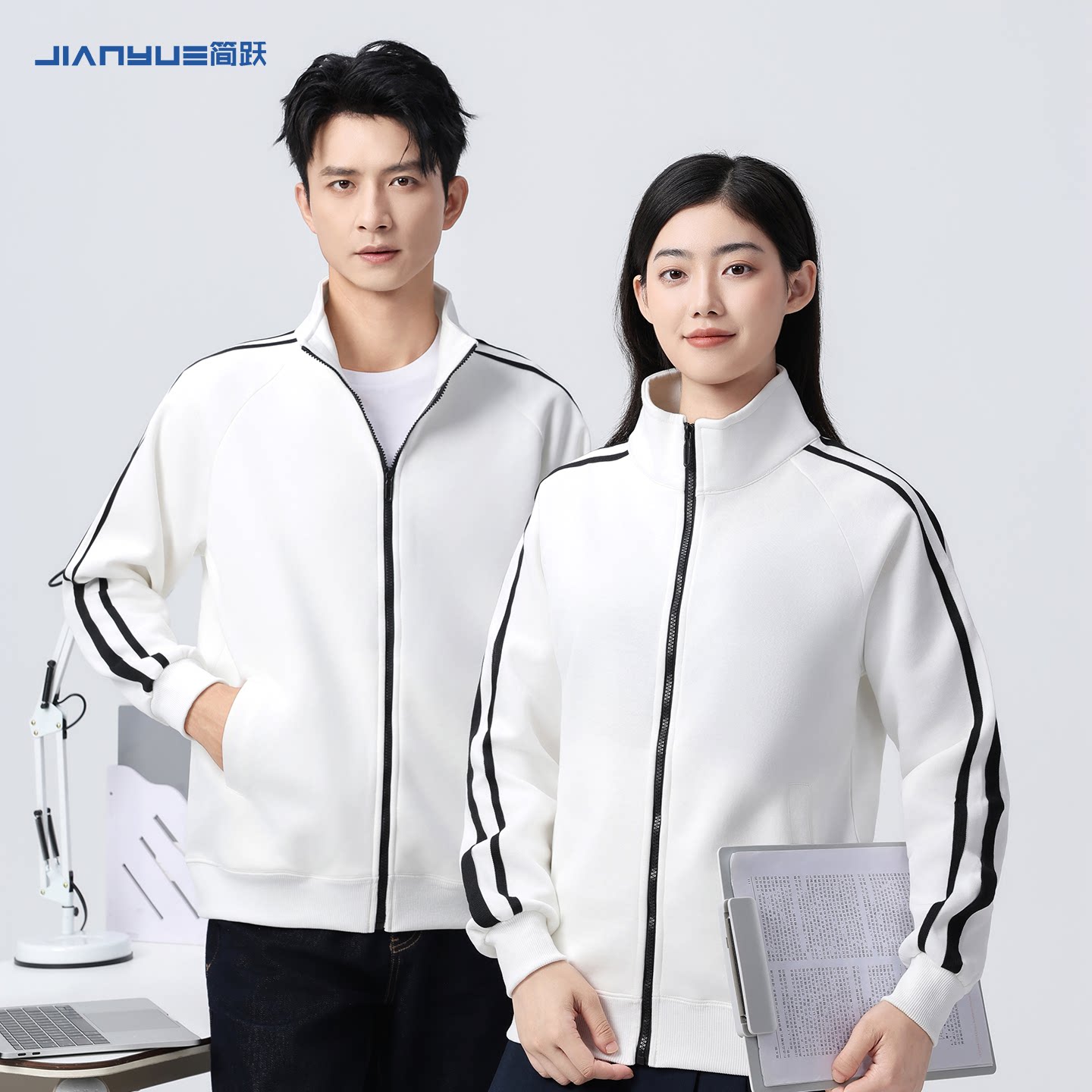 白色立领拉链卫衣定制工作服印图