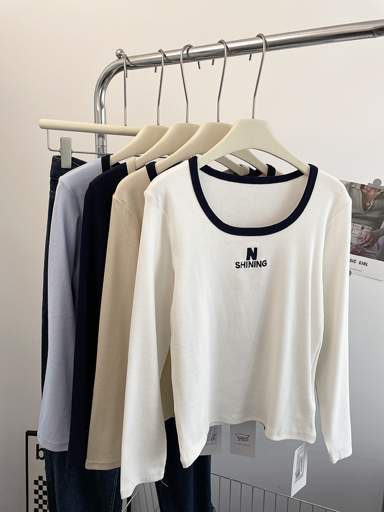 撞色U领字母刺绣弹力长袖T恤女春