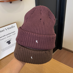 情侣款休闲破洞刺绣R针织帽女秋冬街头双层保暖护耳毛线帽冷帽男
