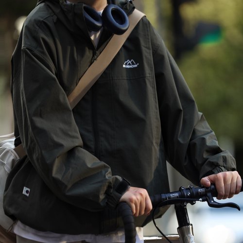 山系ins户外男冲锋衣宽松夹克