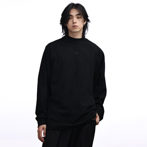 德绒字母绣花半高领插肩打底衫