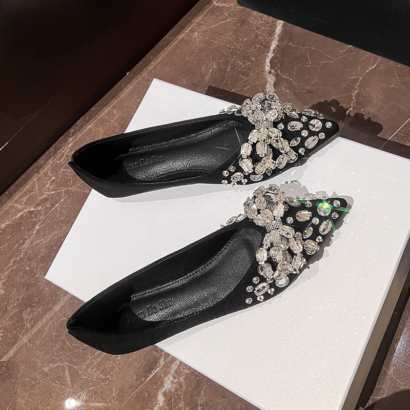 单鞋法式水钻显瘦百搭大码女鞋