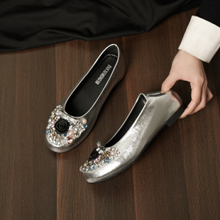 法式配裙子气质春款银色单鞋女2026新款一脚蹬瓢鞋大码女鞋41-43