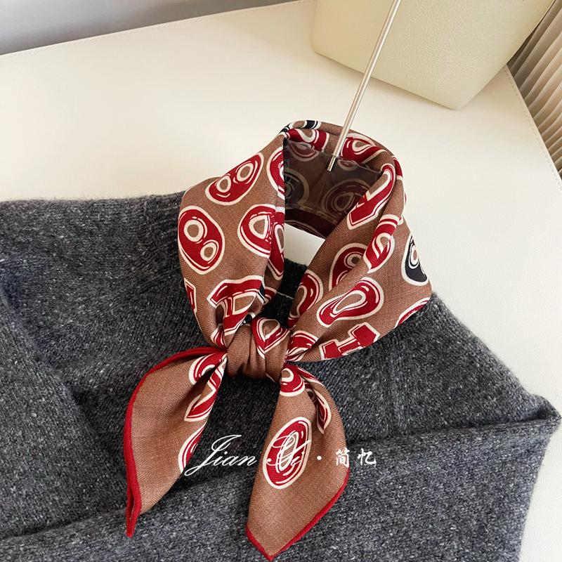 【猪鼻扣】经典时尚真丝桑蚕丝羊毛围巾丝毛62cm中方巾保暖女丝巾