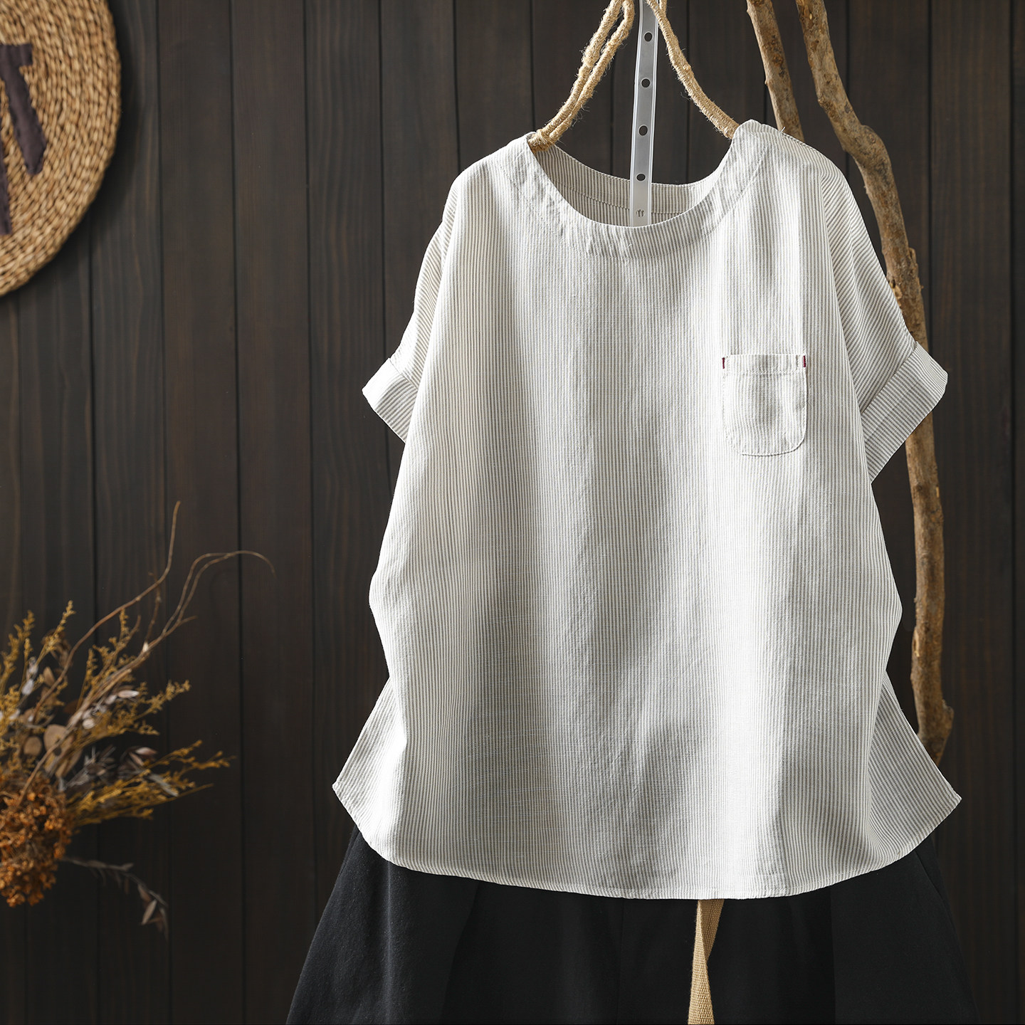 独特漂亮的短袖上衣女2026夏季新款宽松百搭连肩袖条纹单口袋T恤