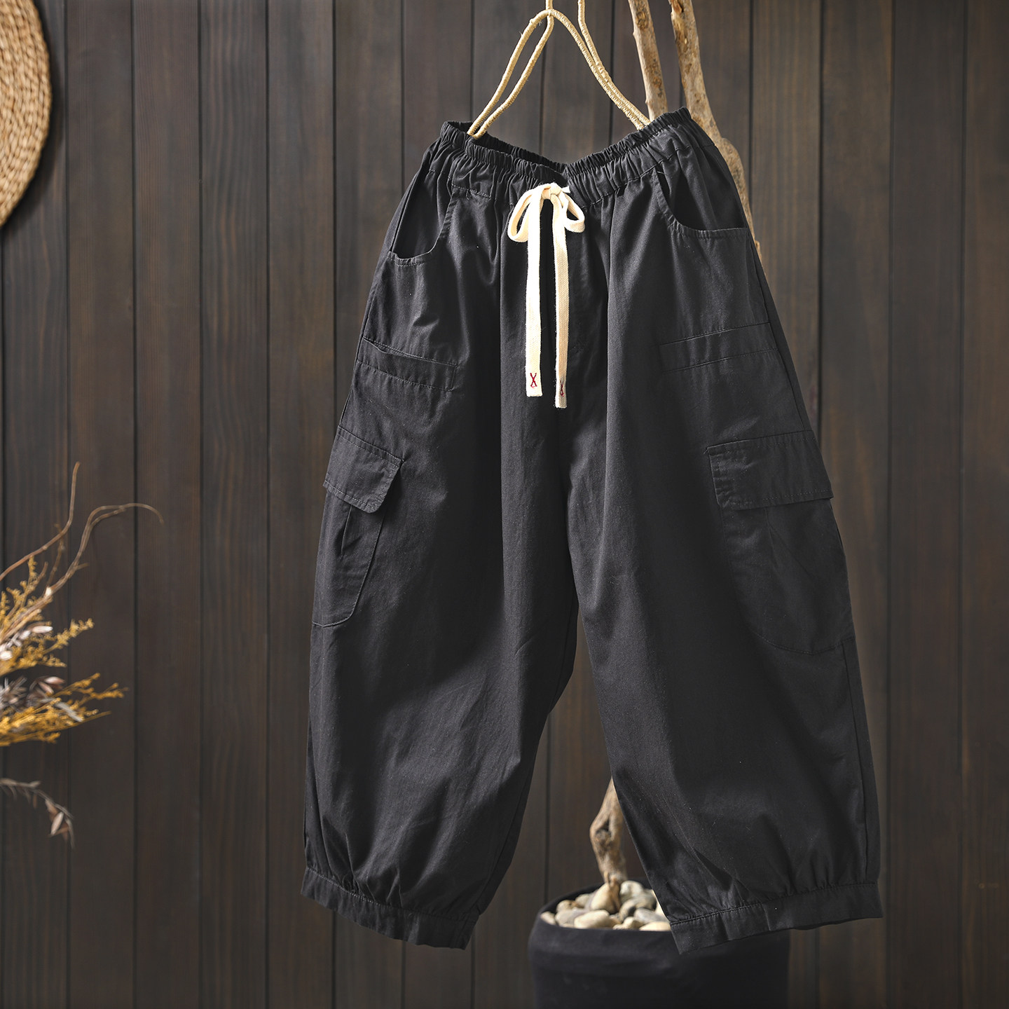 黑色裤子女款夏2026新款松弛感宽松流行工装风独特显瘦七分休闲裤