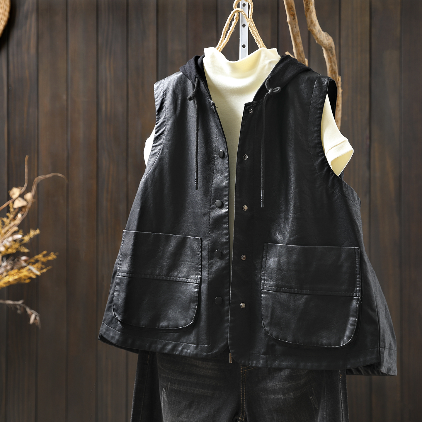 黑色连帽马甲2025新款今年流行爆款女秋季双口袋宽松百搭叠穿背心