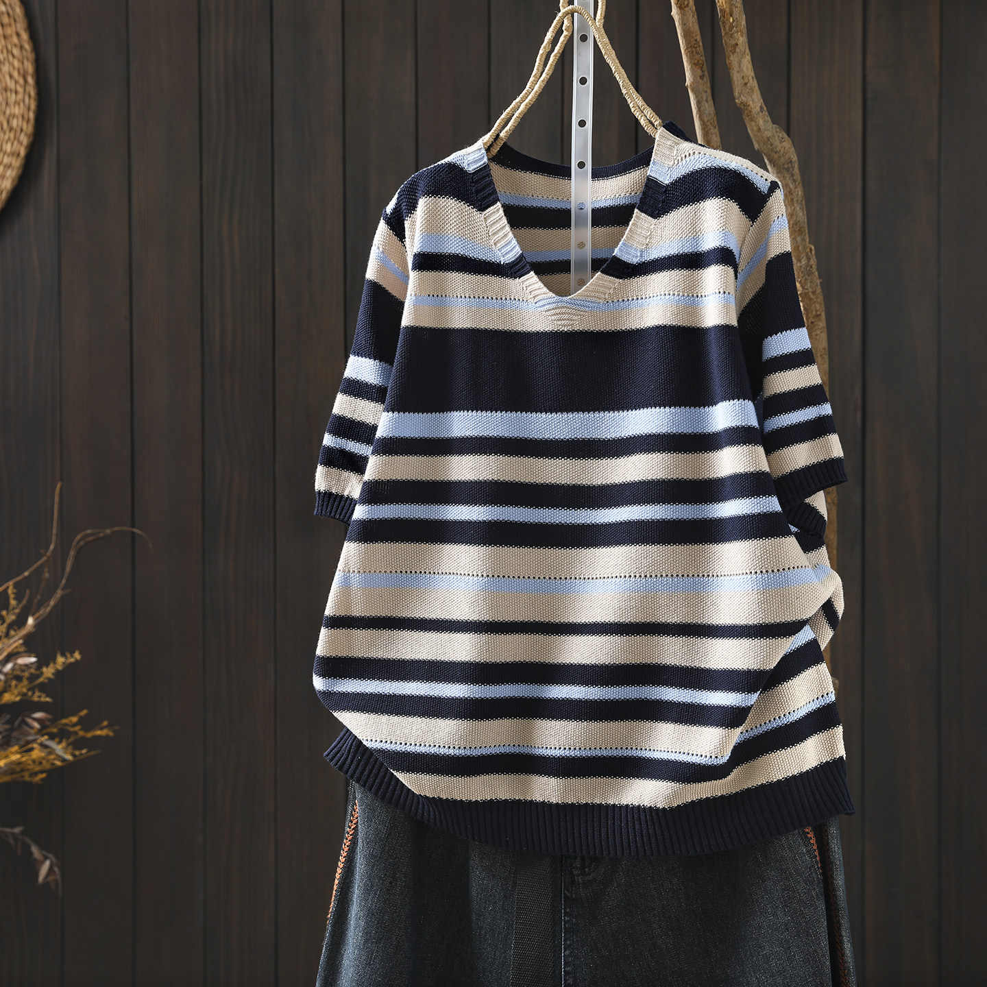 上衣女2026新款爆款春夏V领撞色条纹针织宽松设计感休闲中袖T恤衫