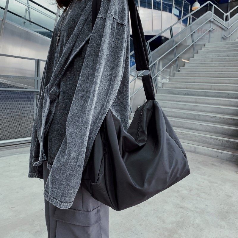 防水尼龙布包女新款韩版斜挎包百搭单肩大包包学院风购物袋大容量