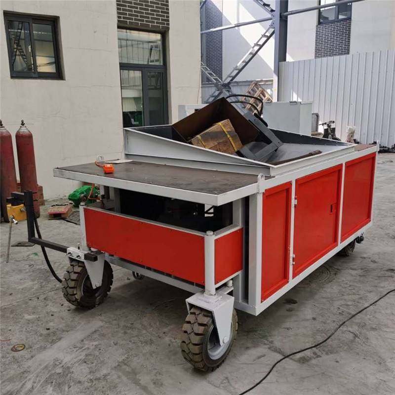 郏氏自行走路缘石滑膜机 全自动路沿石成型机 公路拦水带摊铺衬砌