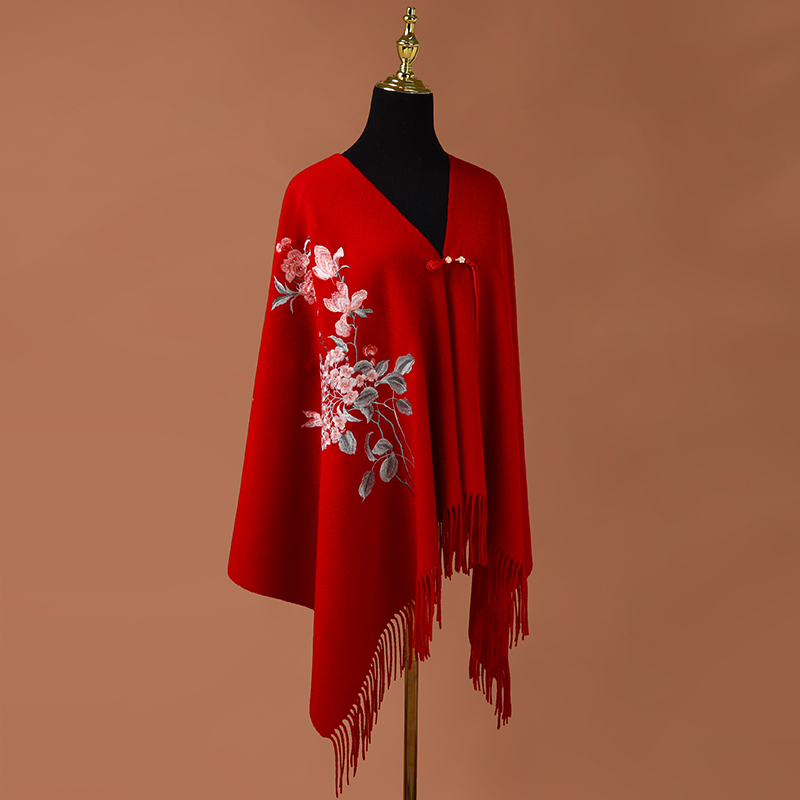 秋冬盘扣羊毛大披肩围巾女礼盒送长辈本命年礼物红色刺绣围脖礼盒