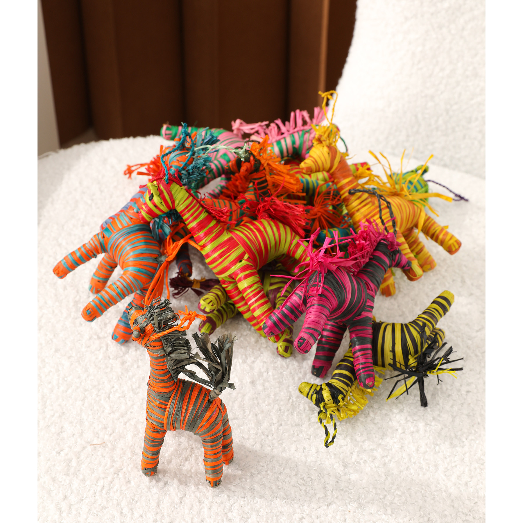 (随机发货)马达加斯加拉菲草手工编织动物桌面摆件民宿装饰品