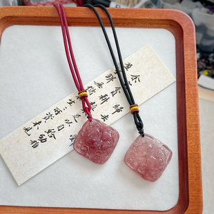 天然草莓晶九尾狐吊坠水晶狐狸项链狐牌挂坠女简约桃花锁骨链礼物