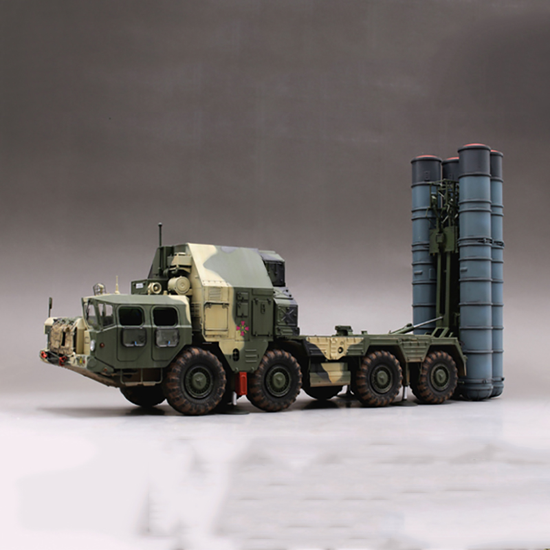 小号手1/35俄罗斯5P85S  S-300PMU 导弹发射车(SA-10)拼装模型