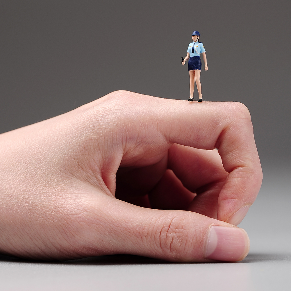 现货AF2022155 1/64  日本女警 制服 微缩模型沙盘手办树脂小人偶