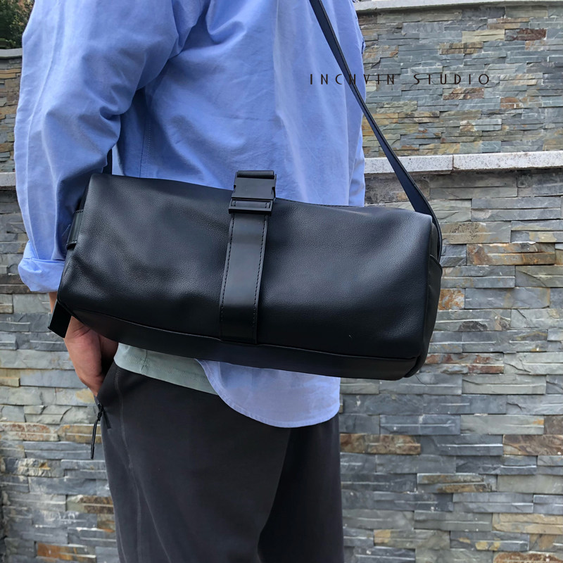 春夏季北欧简约风手工头层小牛皮男士立体柱型单肩包男斜跨休闲包