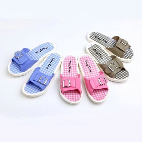 女白底塑胶一字简约搭扣调节拖鞋