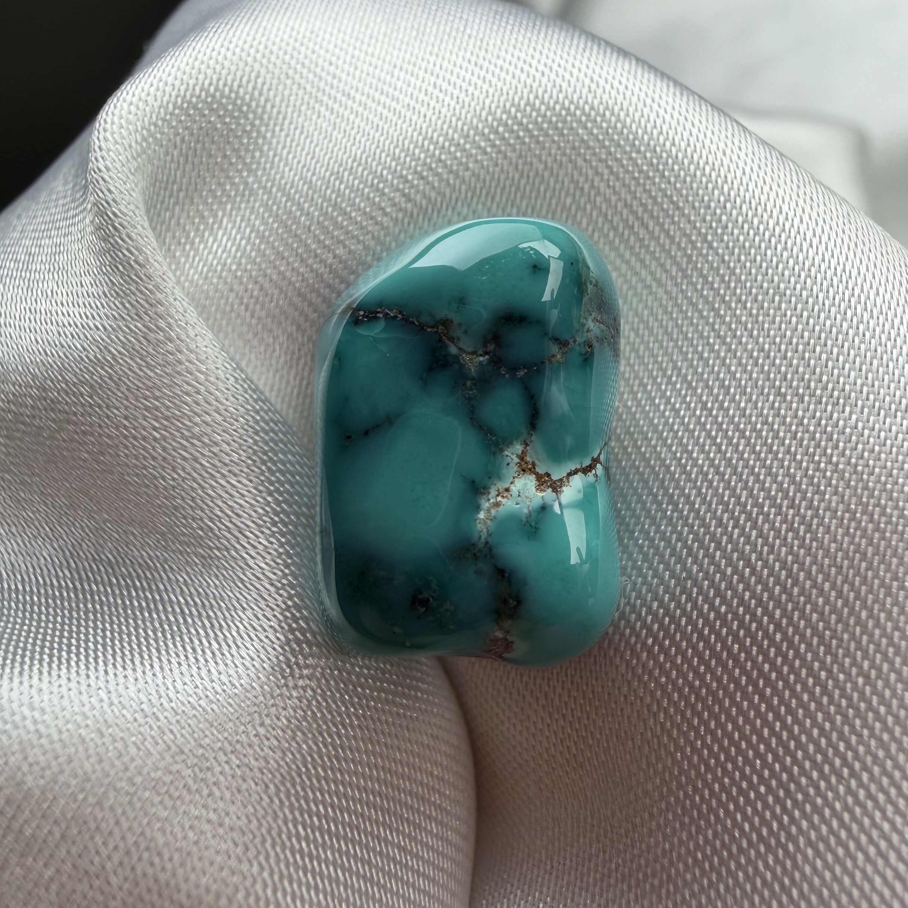 绿松石随形11.7mm厚8.8mm长16.6原矿瓷釉级玉化料无水无油配饰