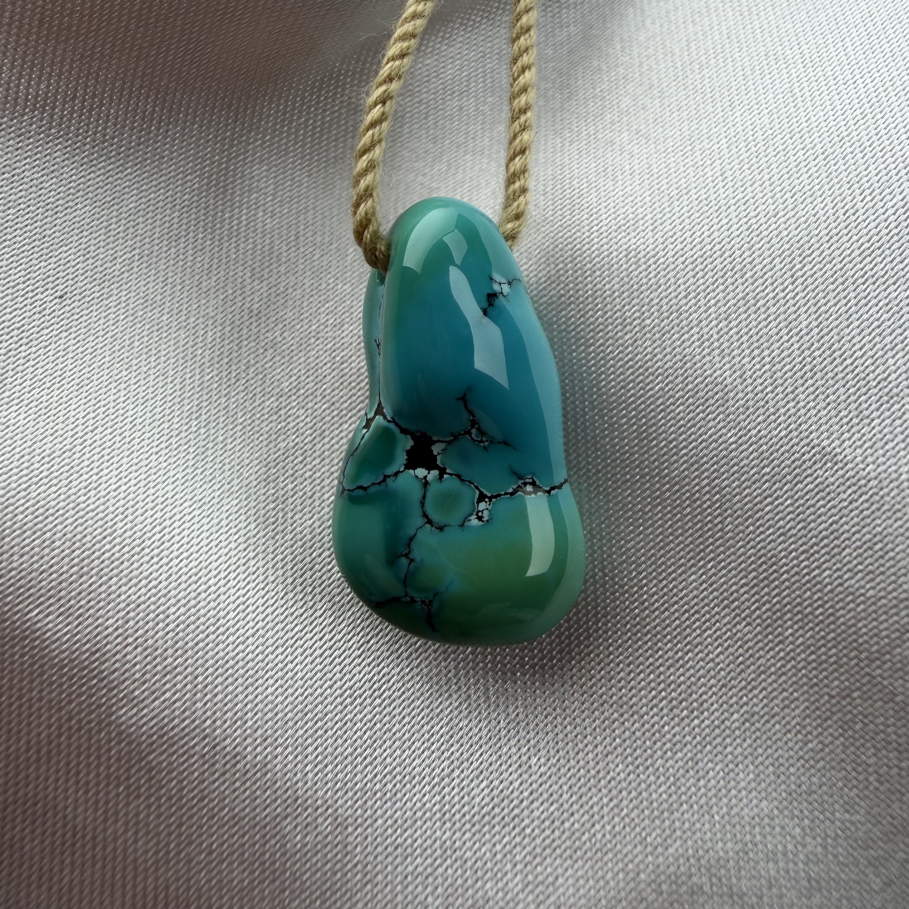 绿松石随形11.8mm长20.6厚8.8原矿瓷釉级特色双色玉化料卡子滴流