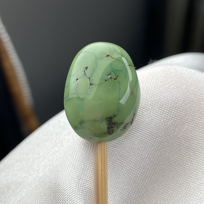 绿松石随形糖豆13.5mm厚8.5mm长17.8原矿瓷釉级水草纹老油绿2.99g