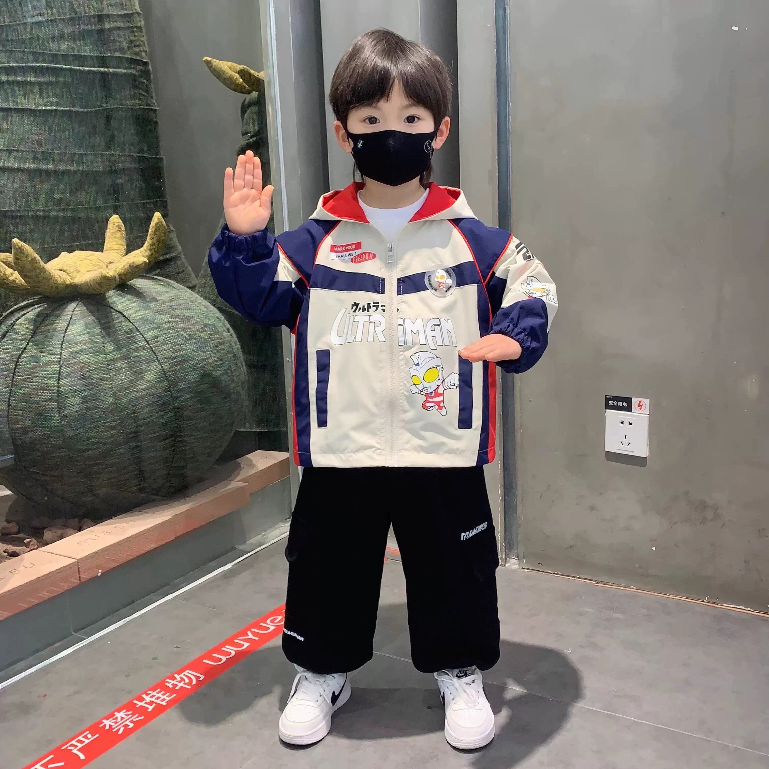奥特曼衣服男童春装外套2026新款儿童痞帅洋气连帽上衣男宝冲锋衣