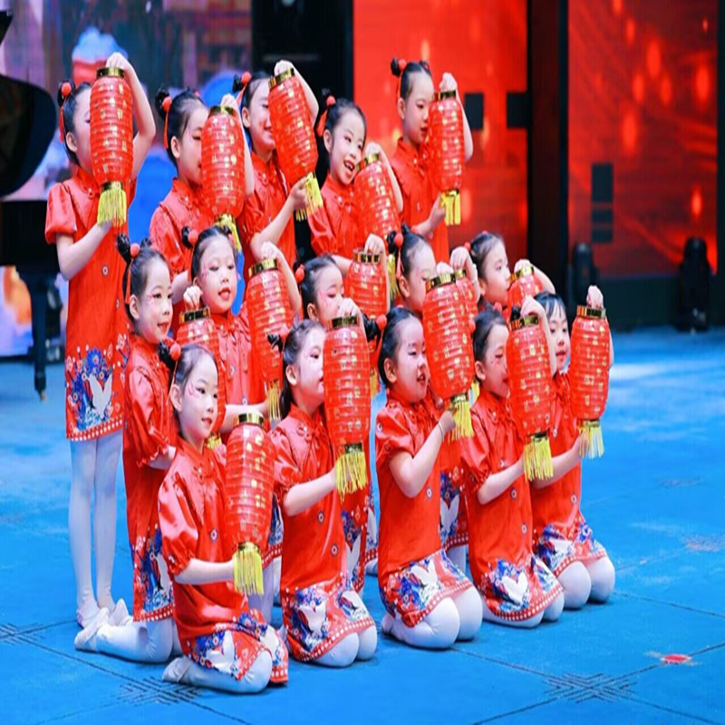 女童幼儿舞蹈秧歌旗袍打鼓表演图片