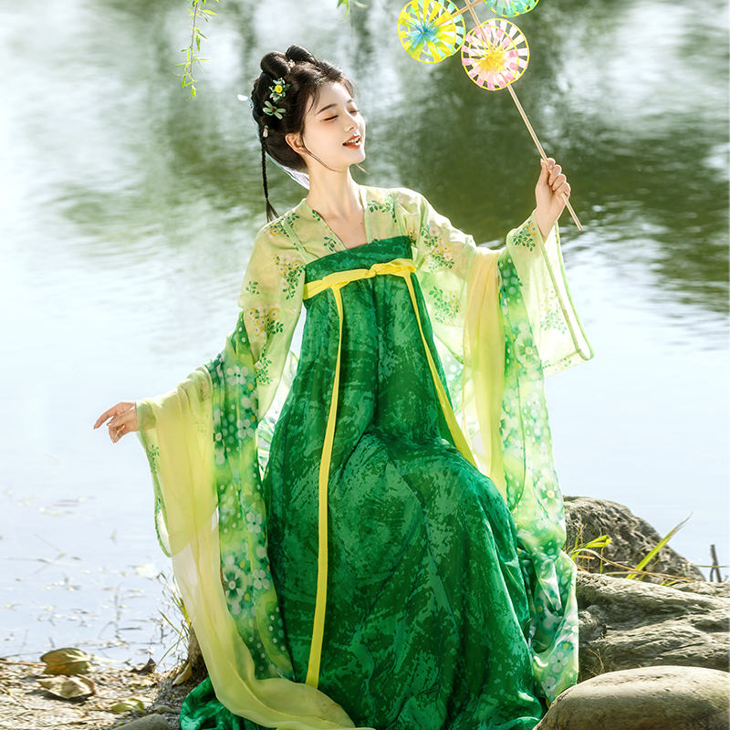 齐胸新品｜踏青入画，裙裾生风