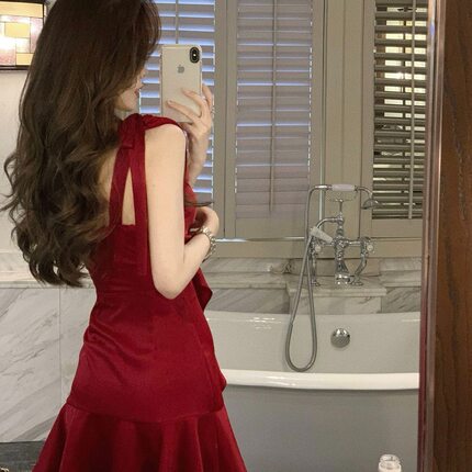 2026新款夏季女辣妹短裙红色吊带连衣裙小众设计感女神的新衣