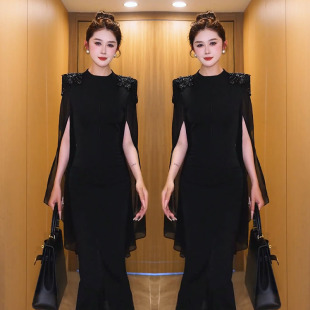 2025年春季新款时尚气质高级感重工钉珠披肩斗篷显瘦长款连衣裙女