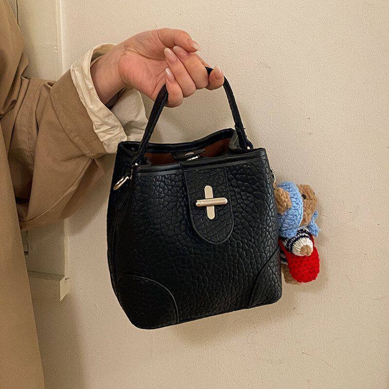 2026新款斜挎包手提女式洋气小超火百搭高级感精致时尚水桶包拎包