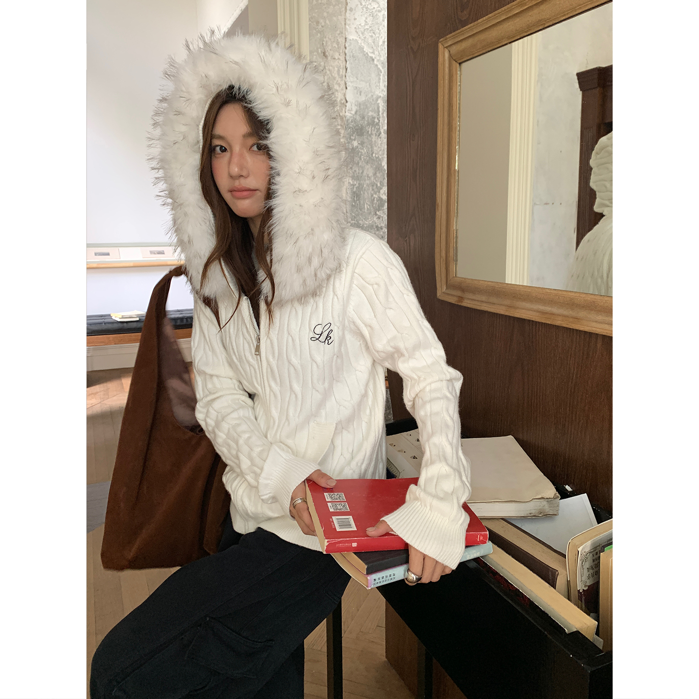 刺绣字母拉链帽衫毛领女款毛衣