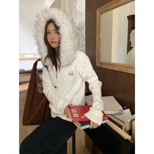 刺绣字母拉链帽衫毛领女款毛衣