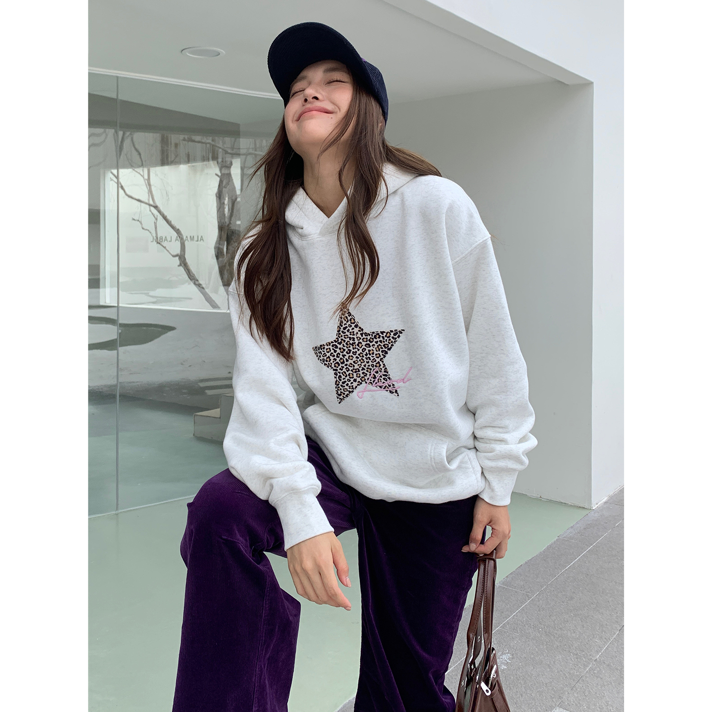 豹纹贴布五角星连帽草写字母卫衣