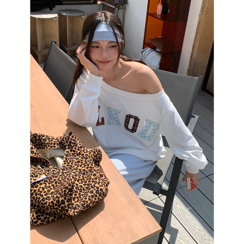 LK STORE LKOD2025新款斜肩长袖贴布碎花字母长袖宽松休闲女装T恤