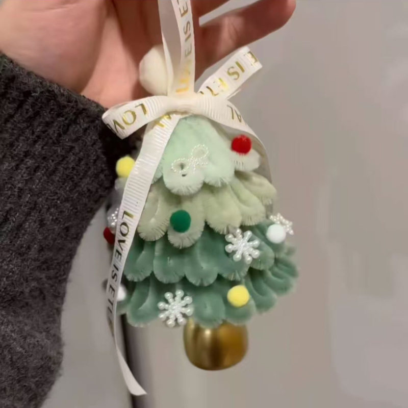 圣诞树扭扭棒手工铃铛挂件
