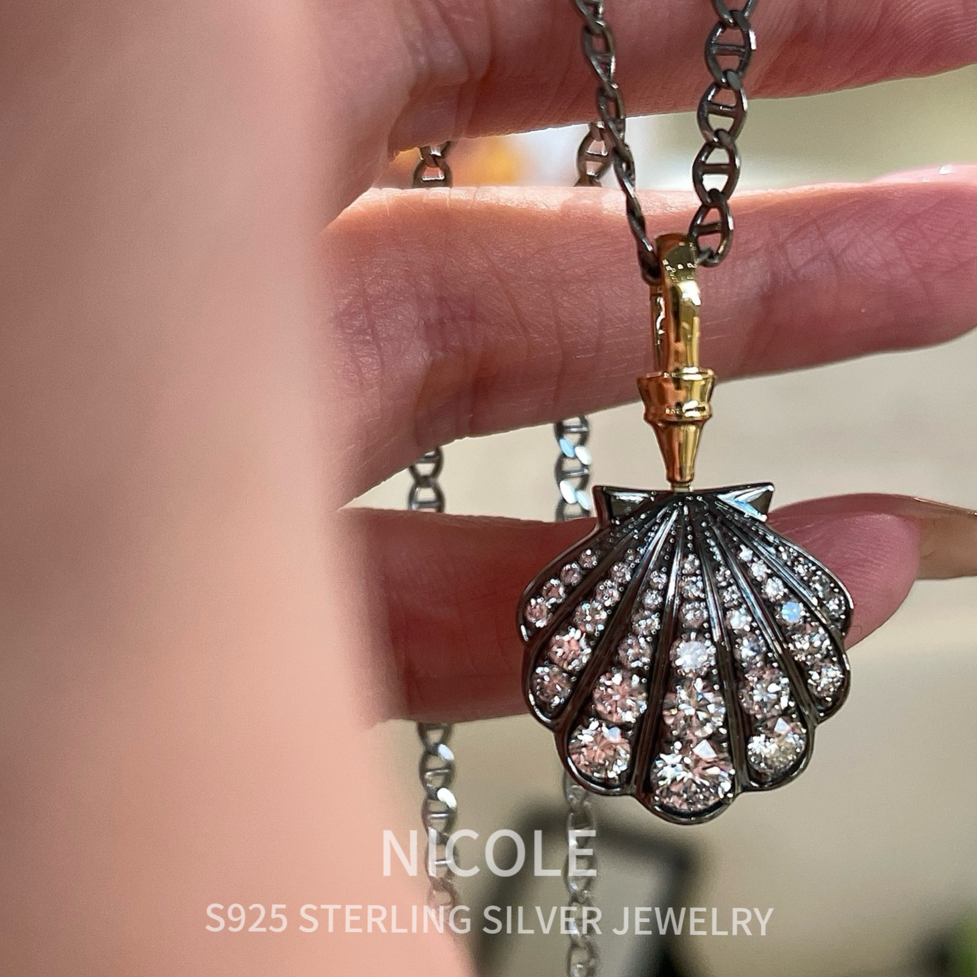 Nicole Jewelry 黑金单面闪钻贝壳纯银项链渐变闪钻含链静奢风